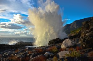 Onda che si infrange sulla costa di Maratea
